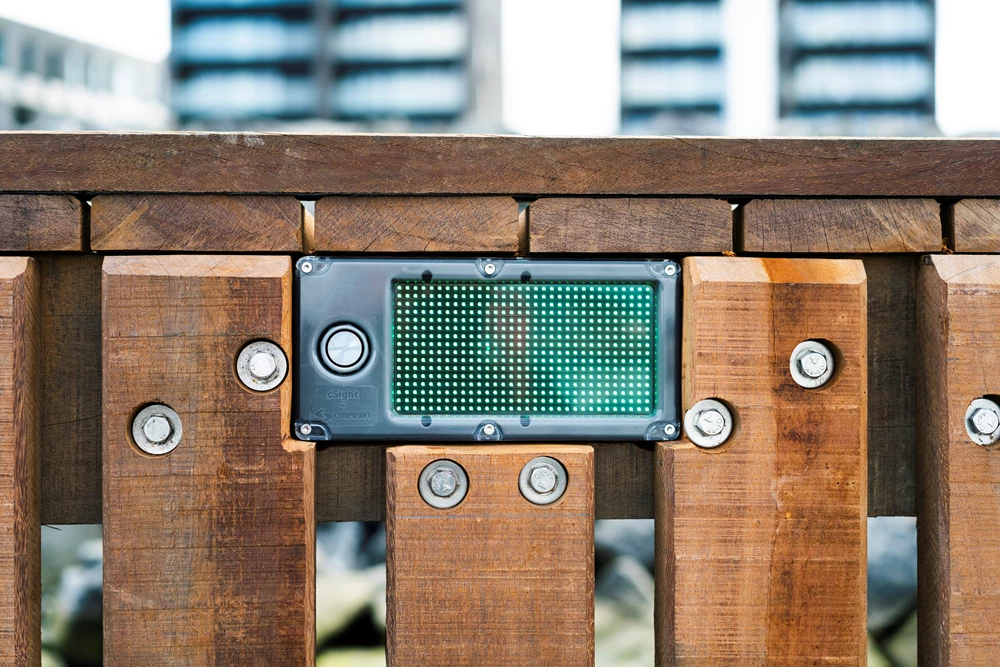Digitale Schilder „Frei/Belegt“ mit automatischer Ladung direkt an der Parkbucht
