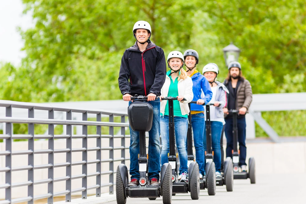 Automatische Buchung von Tour-Guides und Dozenten