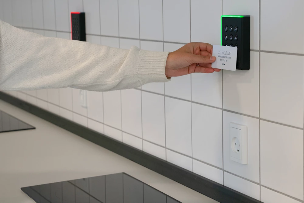 Mange gæster vil hellere betale for badet end stå i kø og vente
